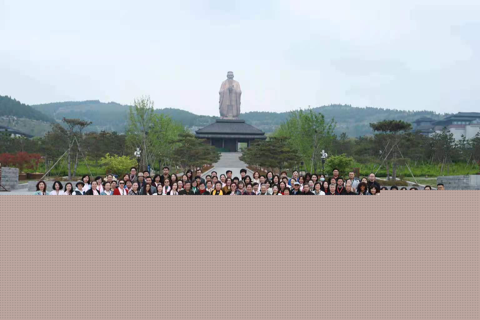 万合恒业董事长许罗轩女士受邀参加地球母亲日与世界读书日“母爱基金与母爱教育”专题活动